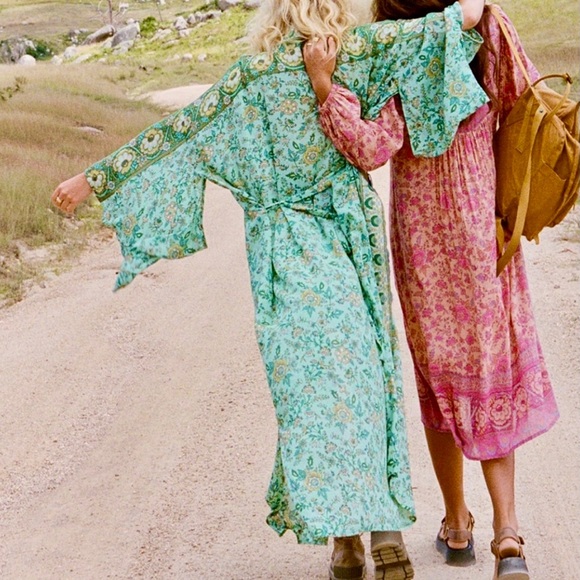 πΊπHPππΊ NWT Spell & The Gypsy Folk Song Kimono Robe Sage - Picture 5 of 16